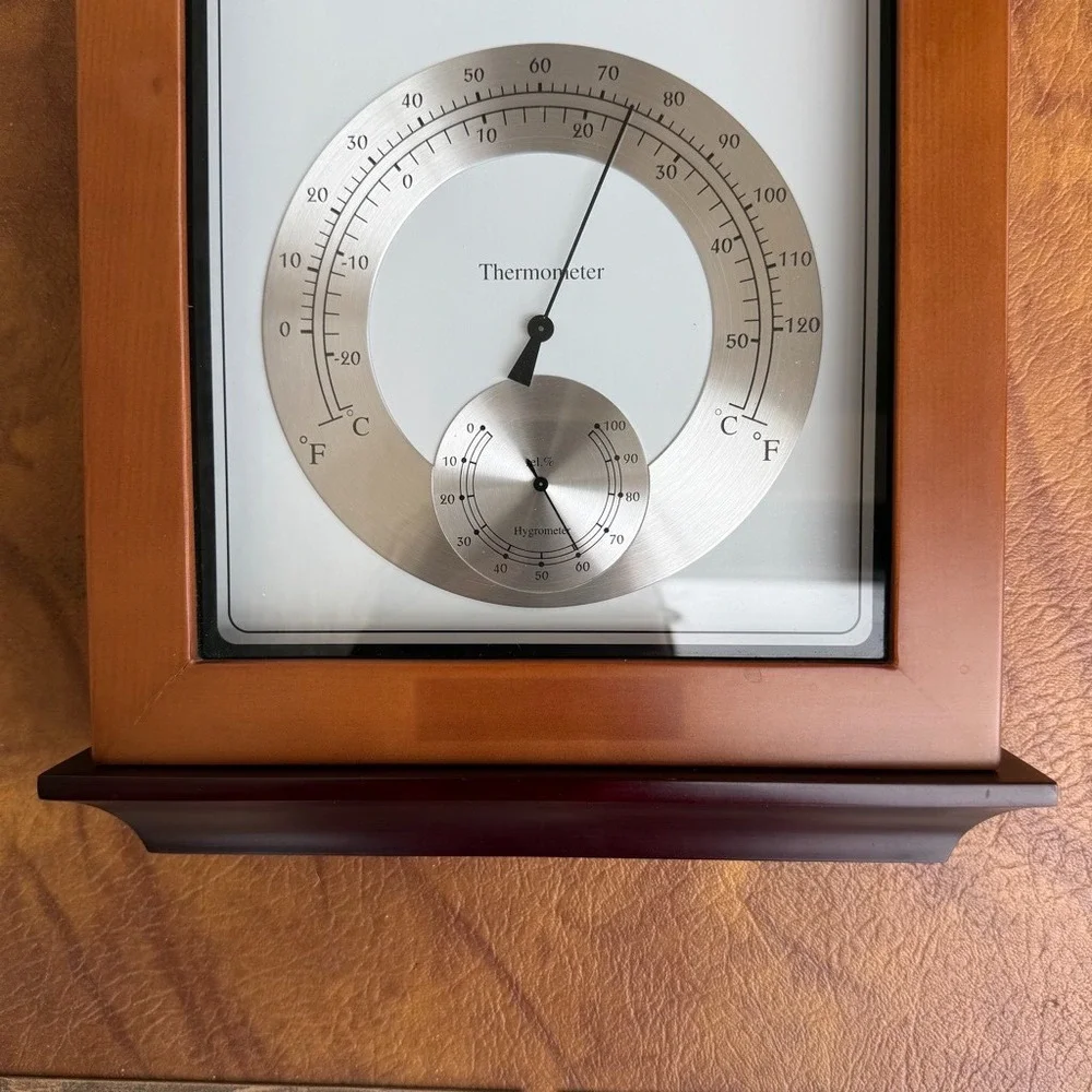 Bulova Quartz Wall Clock Thermometer Hygrometer Wood Frame Weather Station 17
